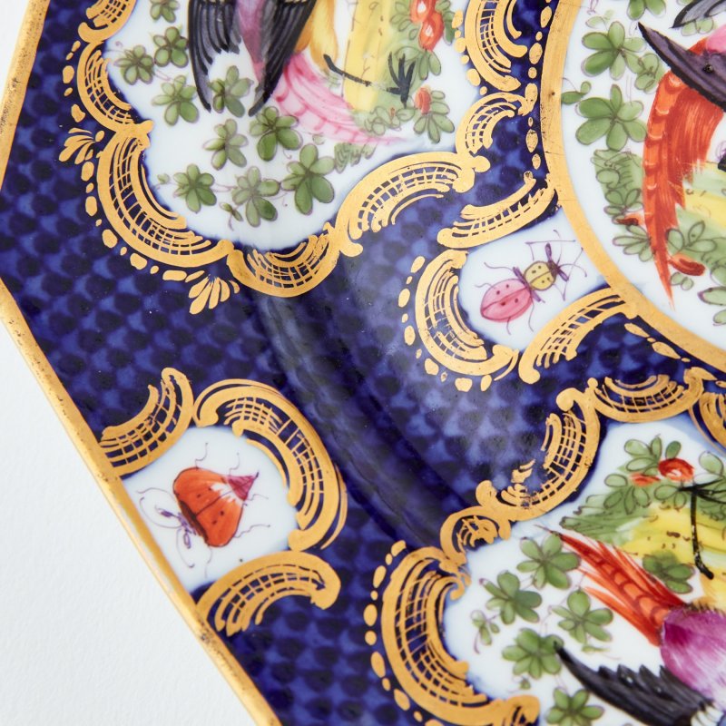 Старинное английское фарфоровое блюдо 8-ми угольной формы с ручной росписью