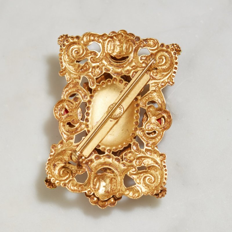  Брошь Королева