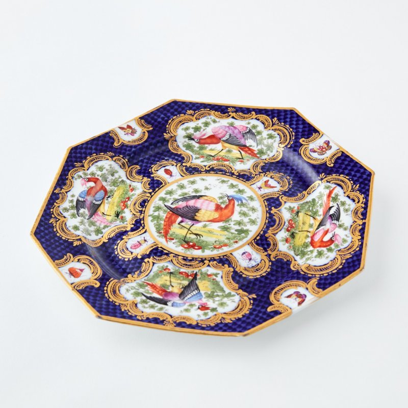 Старинное английское фарфоровое блюдо 8-ми угольной формы с ручной росписью