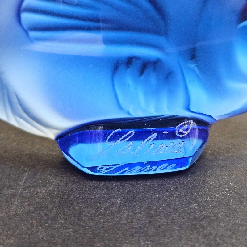 Хрустальная рыбка синего оттенка Lalique