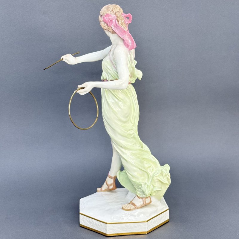 Скульптура Meissen HOOP THROWER ( Метатель обручей ) модель Reinhold Boeltzig (1863-1928) Германия 1909 г  