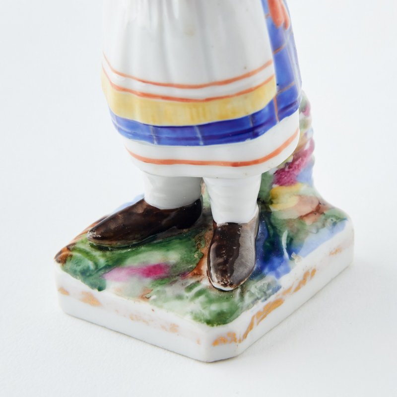 Завод братьев Козловых. Старинная фигурка в русском стиле