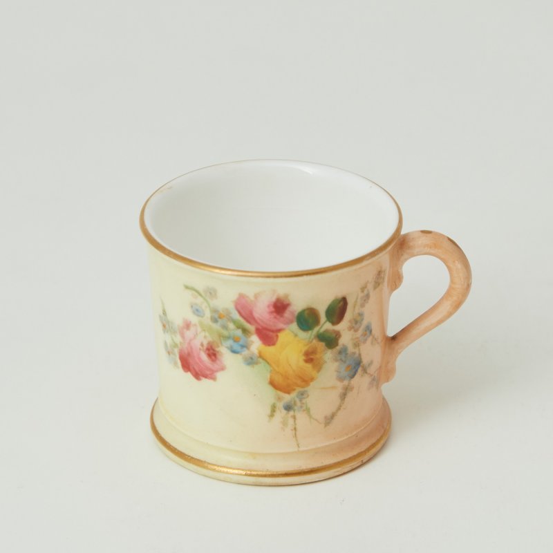 Старинная чашка - миниатюра