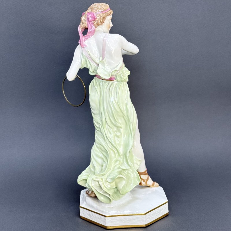 Скульптура Meissen HOOP THROWER ( Метатель обручей ) модель Reinhold Boeltzig (1863-1928) Германия 1909 г  