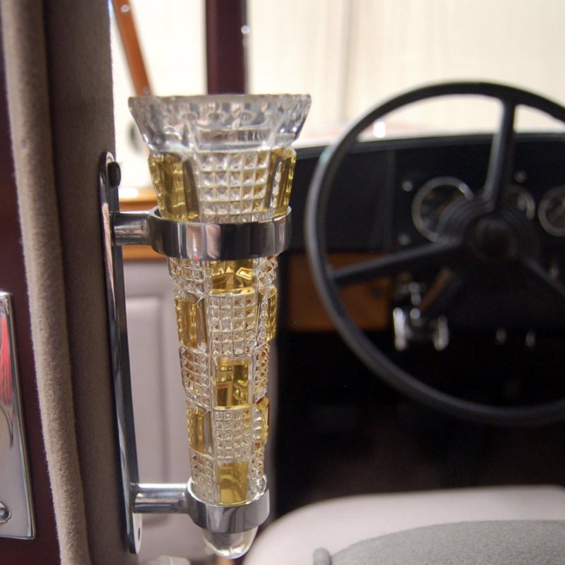 Вазочка для цветов на стойку раритетных авто 1900 гг