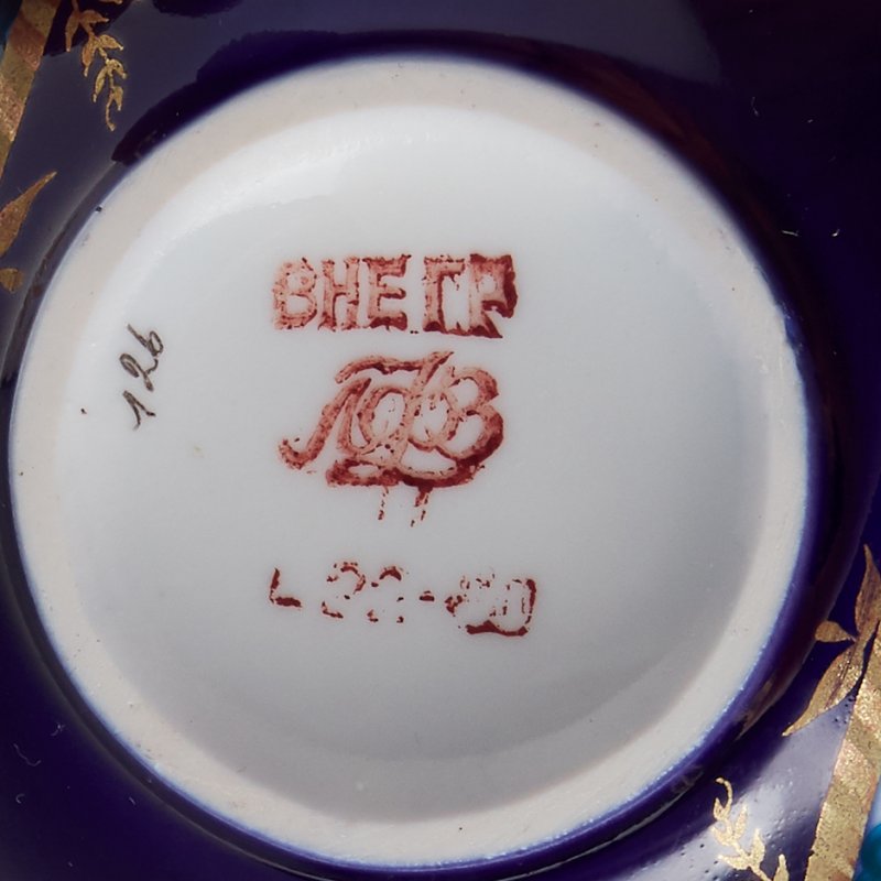 Коллекционное чайное трио  Роза в медальоне. Автор И.С. Олевская