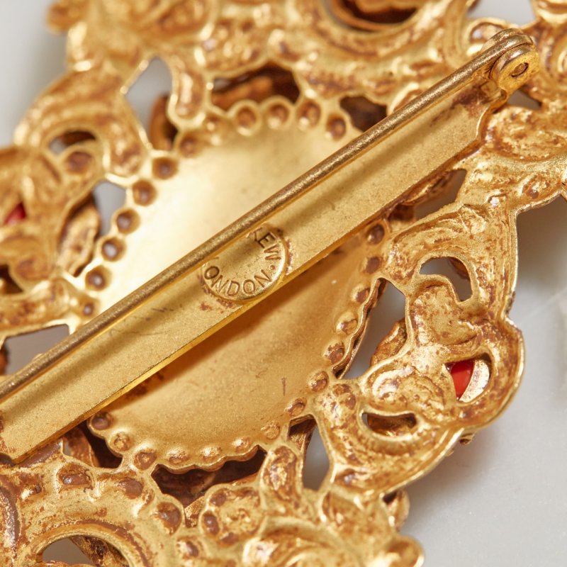  Брошь Королева