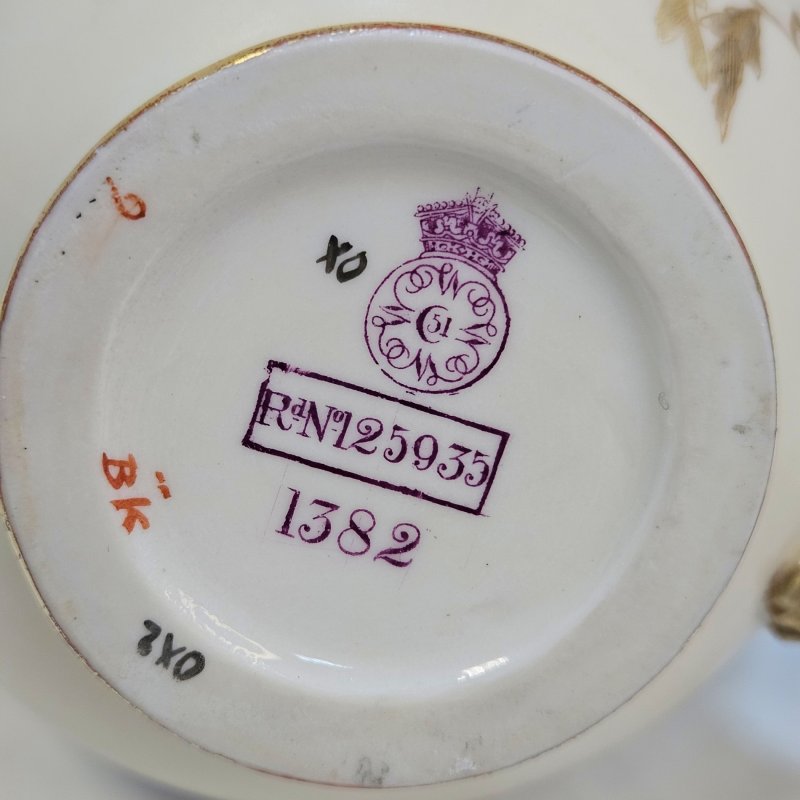 Кувшин с ручной росписью Royal Worcester