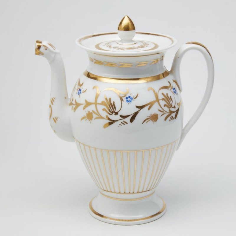 Фарфоровый кофейник