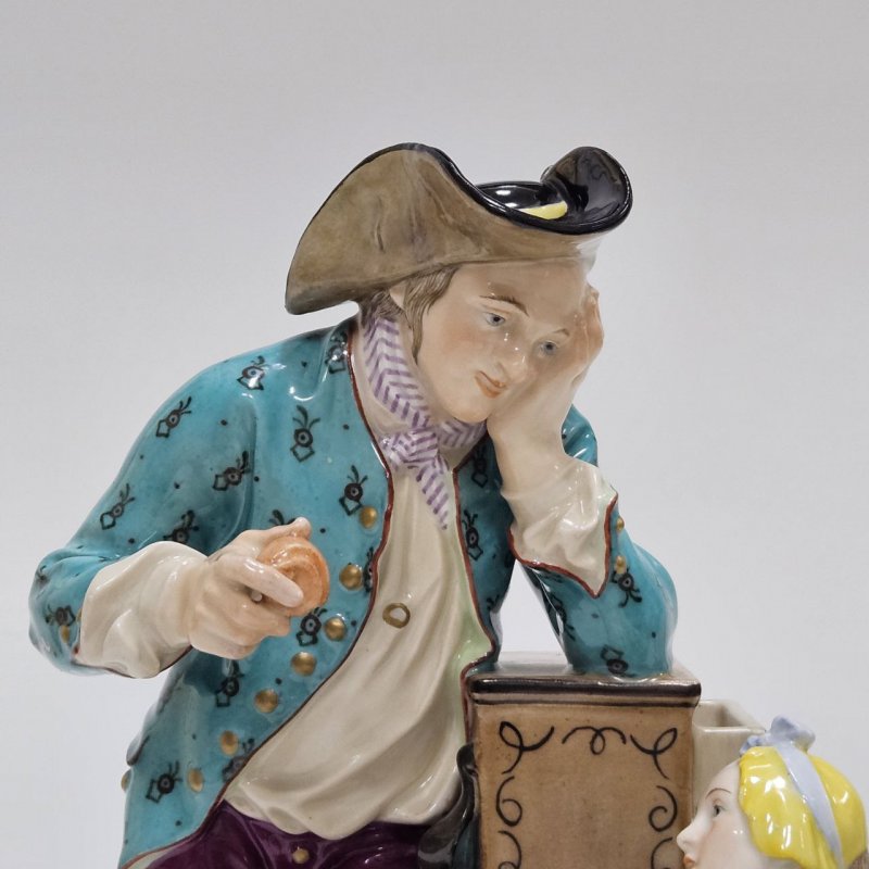 Статуэтка КПМ Аптекарь с микстурой и дама с младенцем