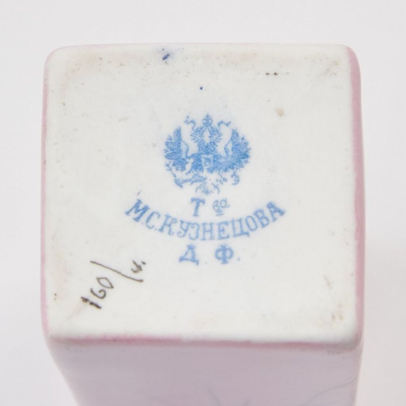 Предметы из туалетного набора Товарищество М.С.Кузнецова. Фабрика в Дулево.