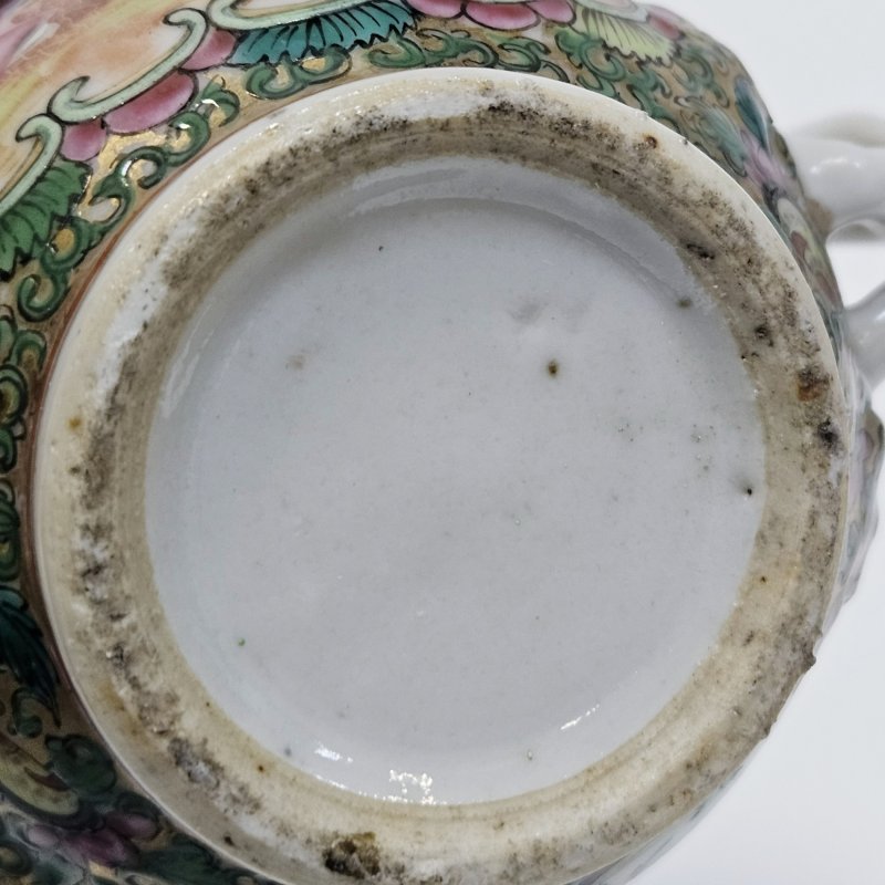 Чашка с крышкой и ручками Китай, рубеж 18/19 век Декор famille Rose