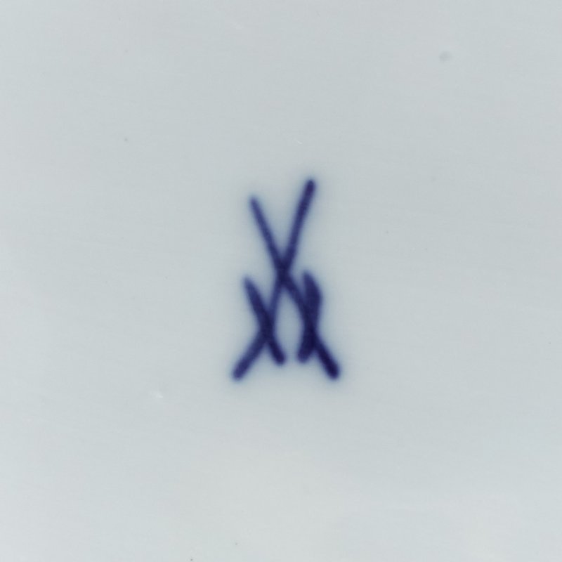 Коллекционное фарфоровое блюдо с ручной росписью