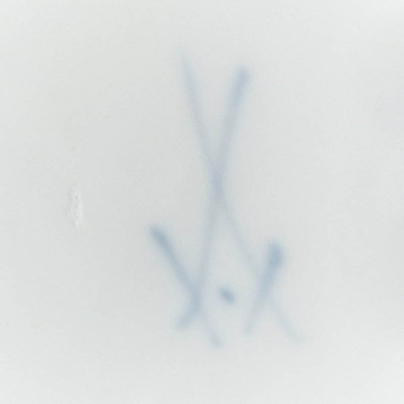 Старинная фарфоровая чаша с позолоченным узором