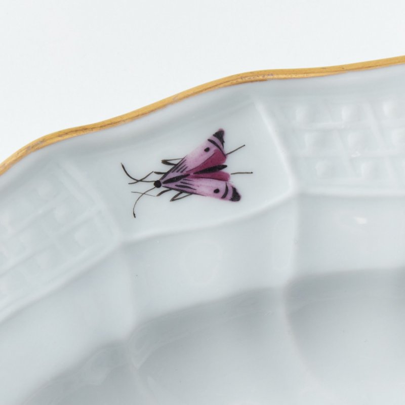 Коллекционное фарфоровое блюдо с ручной росписью