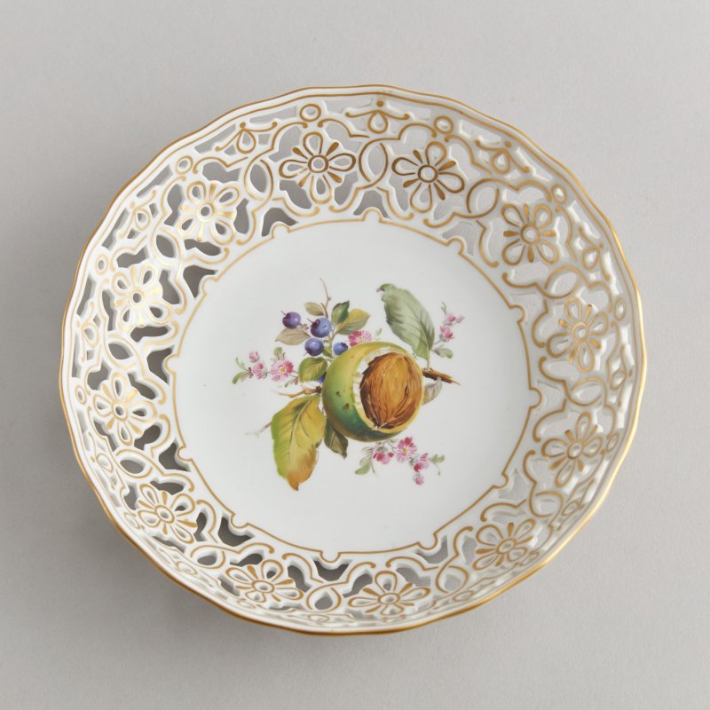 Коллекционное фарфоровое блюдо