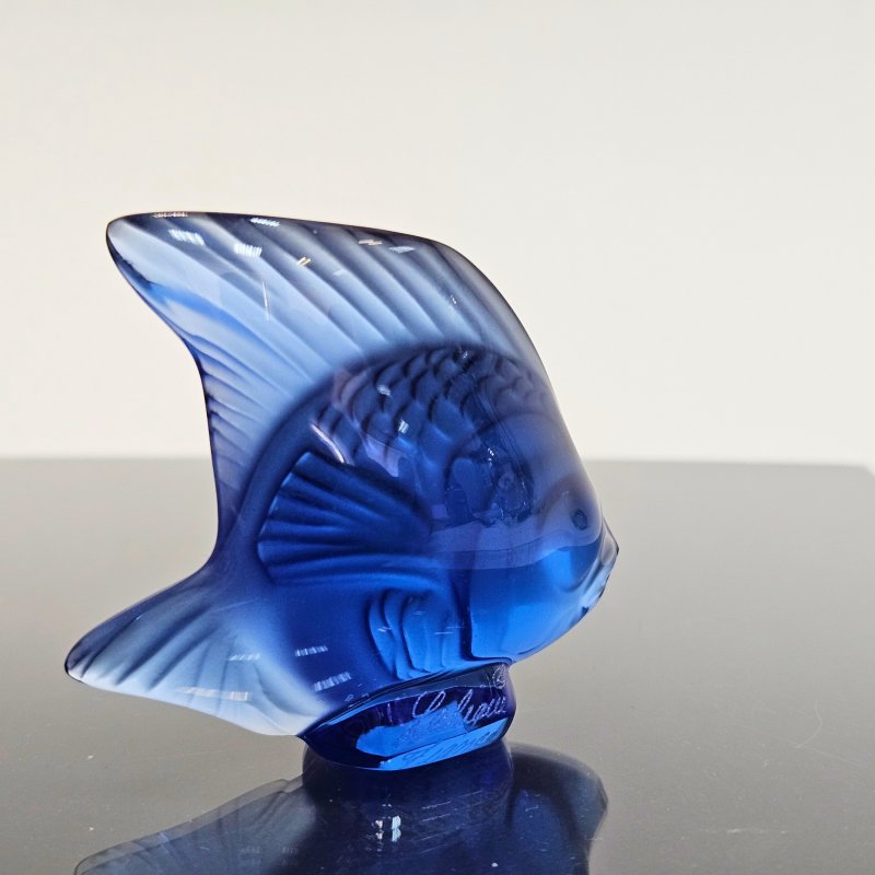 Хрустальная рыбка синего оттенка Lalique
