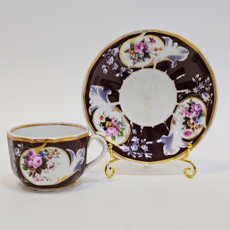 Чашка с блюдцем коричневая с цветам