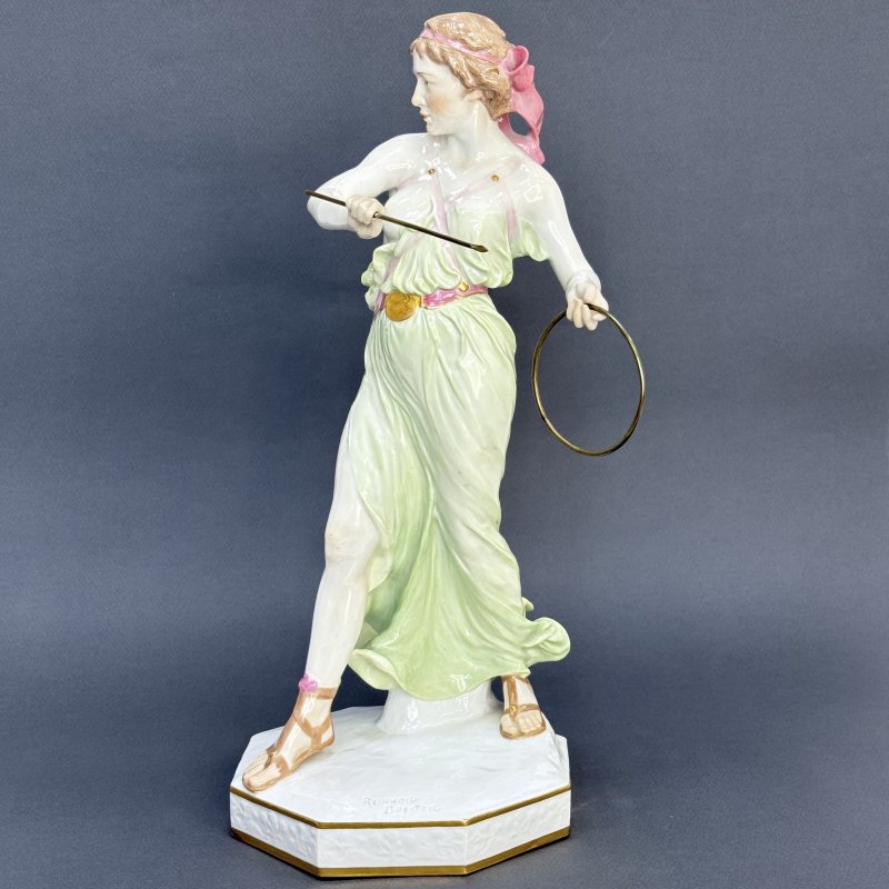Скульптура Meissen HOOP THROWER ( Метатель обручей ) модель Reinhold Boeltzig (1863-1928) Германия 1909 г  