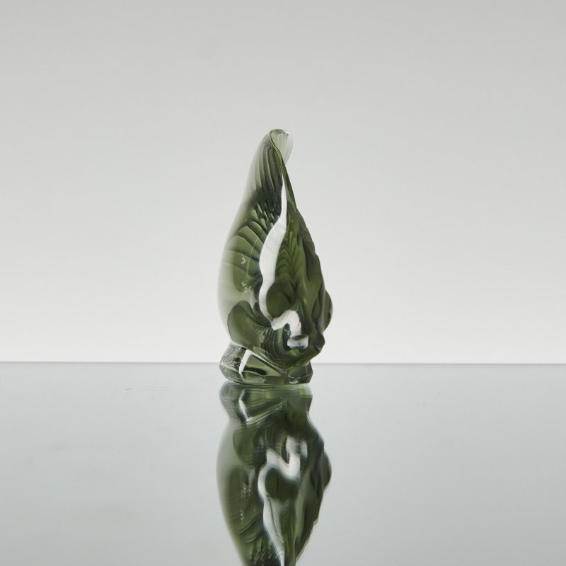 Хрустальная рыбка зеленого оттенка