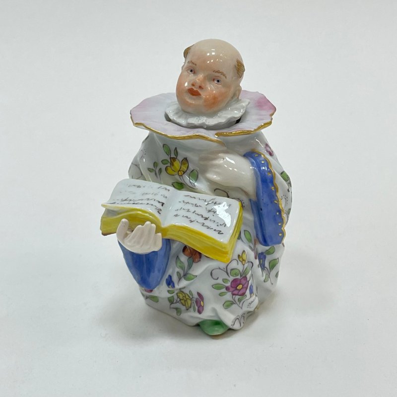 Письменный набор - чернильница с группой фигурок вторая половина 19 в Meissen 