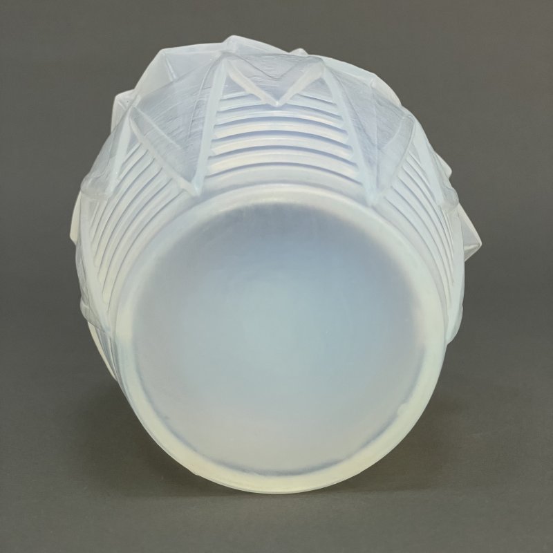 Ваза из опалового матового стекла стиле ар-деко Muller Frères Luneville