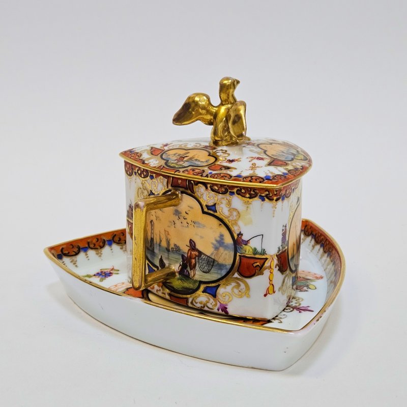 Чашка с крышкой и блюдцем для шоколада