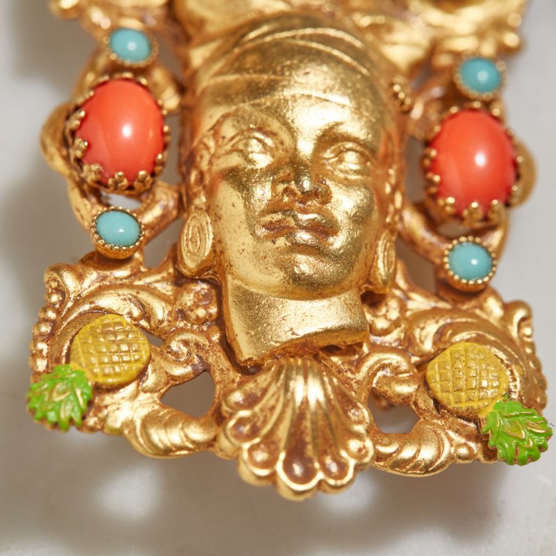  Брошь Королева