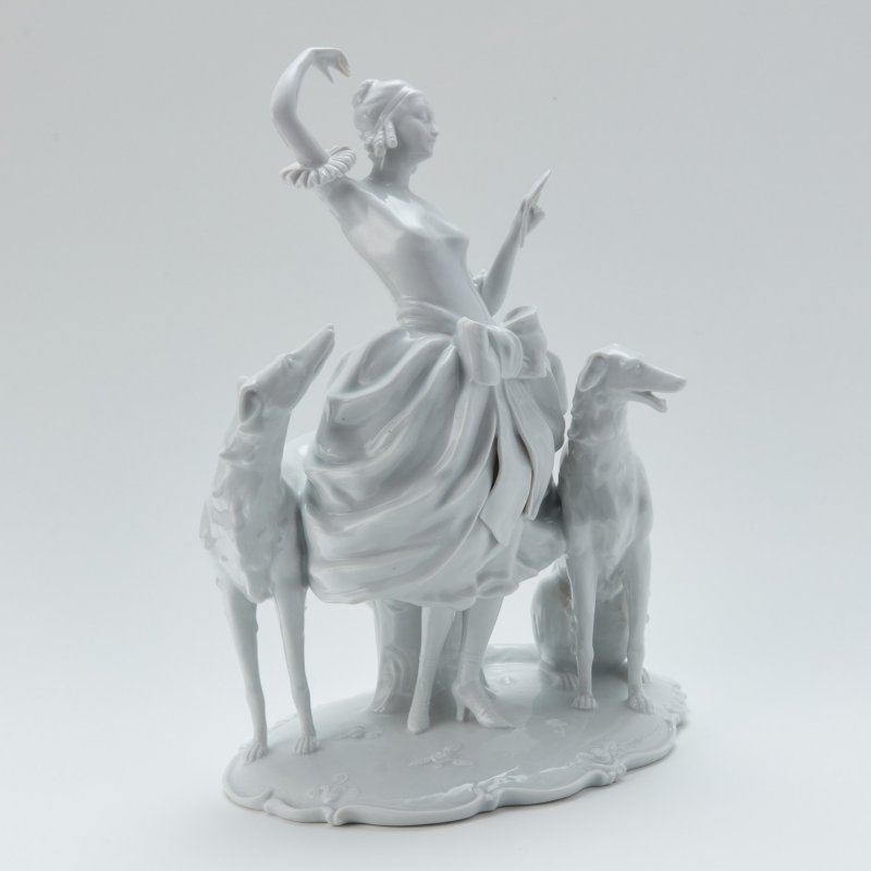 Старинная скульптурная группа Девушка Клара с борзыми