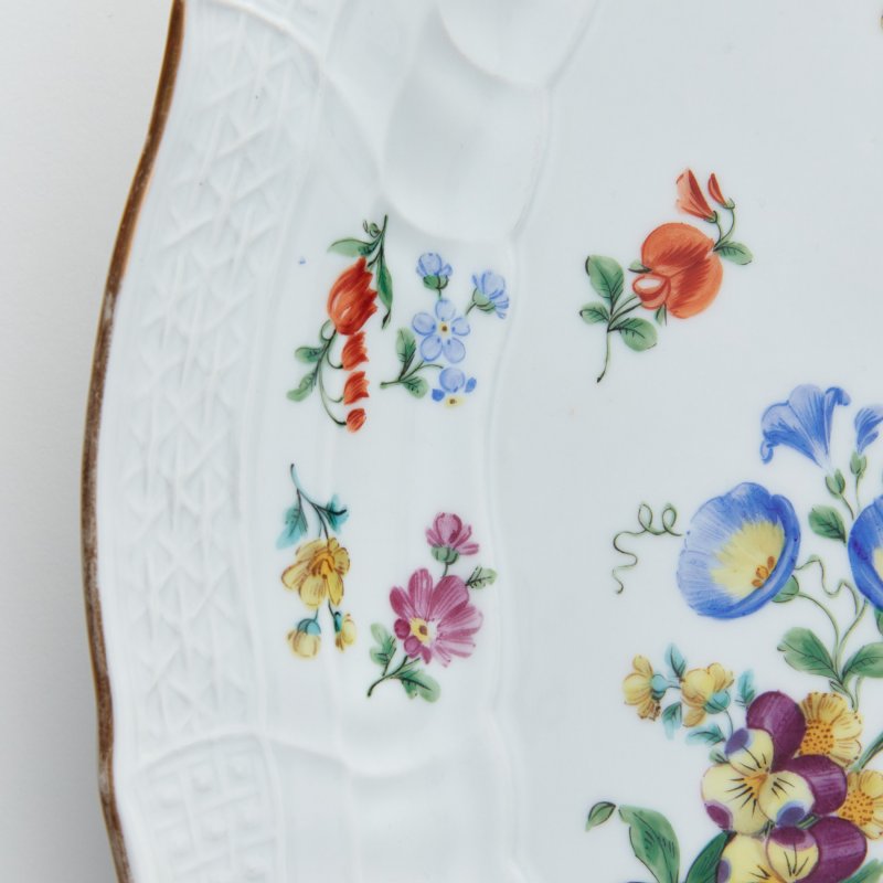 Коллекционное фарфоровое блюдо с ручной росписью