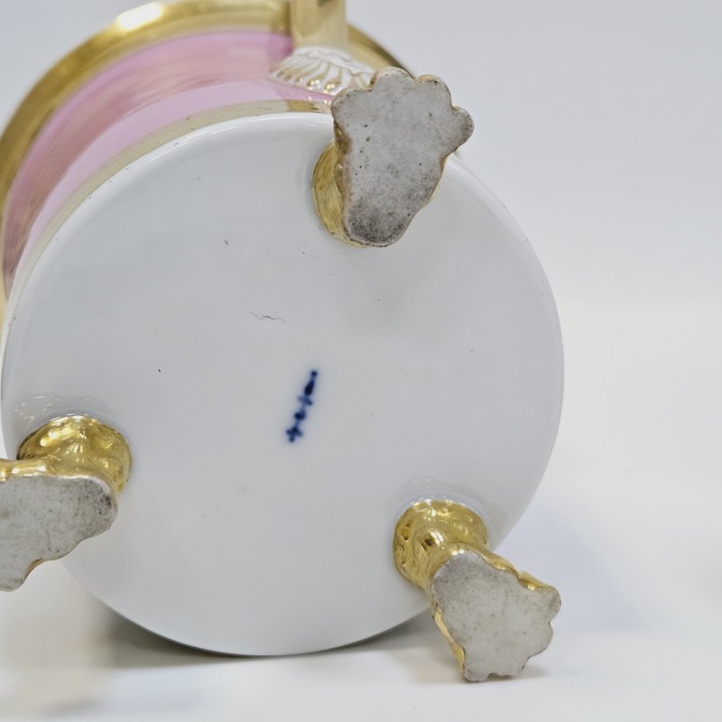 Чашка в стиле ампир с фигурной ручкой КПМ 1820-1830 гг