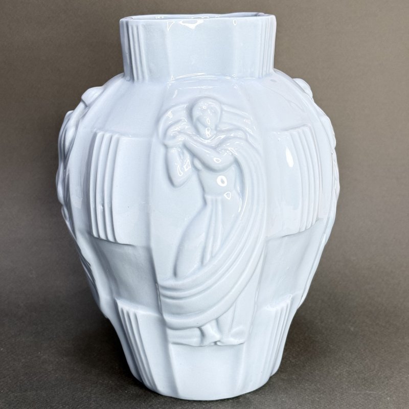 Ваза Ингрид разработанная Артуром Плевой для Курта Шлевогта в 1936 году Чехословакия 1936-1950 г