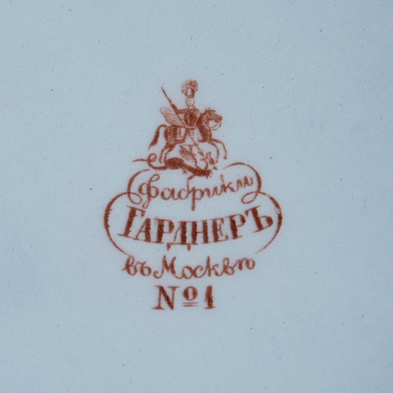 Кувшин голубого крытья с позолотой