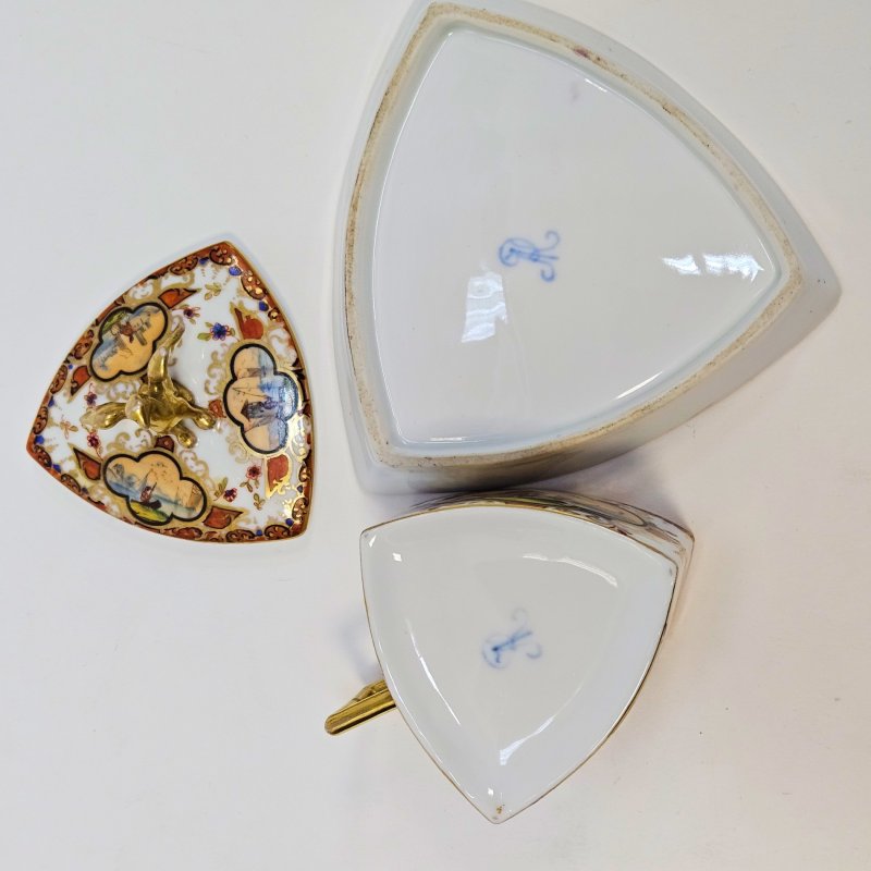 Чашка с крышкой и блюдцем для шоколада