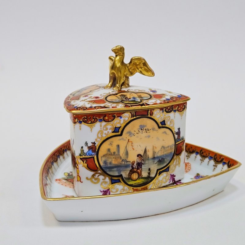 Чашка с крышкой и блюдцем для шоколада