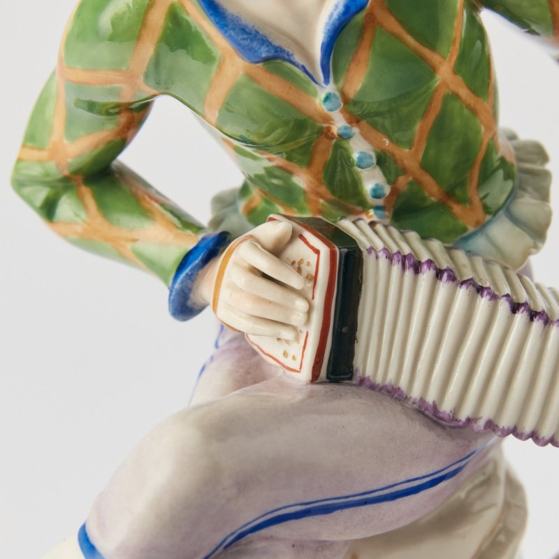 Коллекционная скульптура Игрок на бандонеоне. Скульптор Hugo Meisel