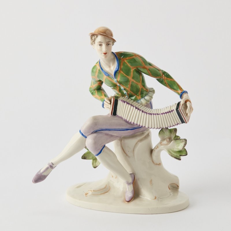 Коллекционная скульптура Игрок на бандонеоне. Скульптор Hugo Meisel