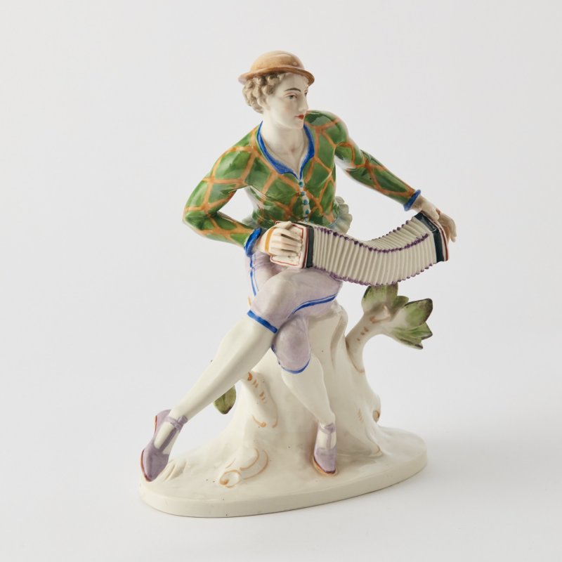 Коллекционная скульптура Игрок на бандонеоне. Скульптор Hugo Meisel