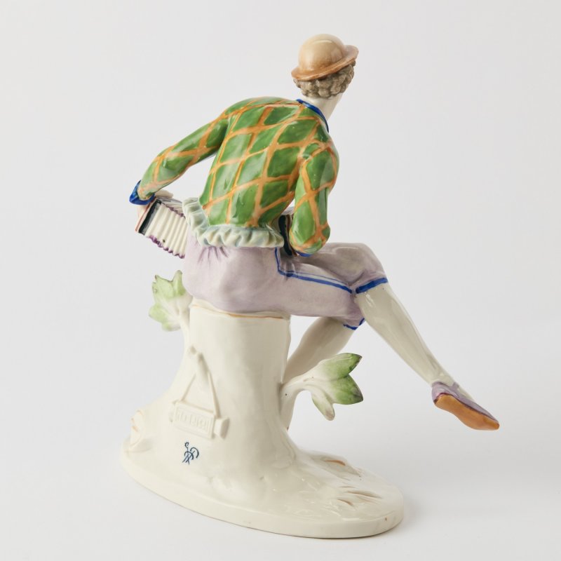 Коллекционная скульптура Игрок на бандонеоне. Скульптор Hugo Meisel