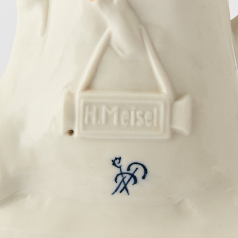 Коллекционная скульптура Игрок на бандонеоне. Скульптор Hugo Meisel